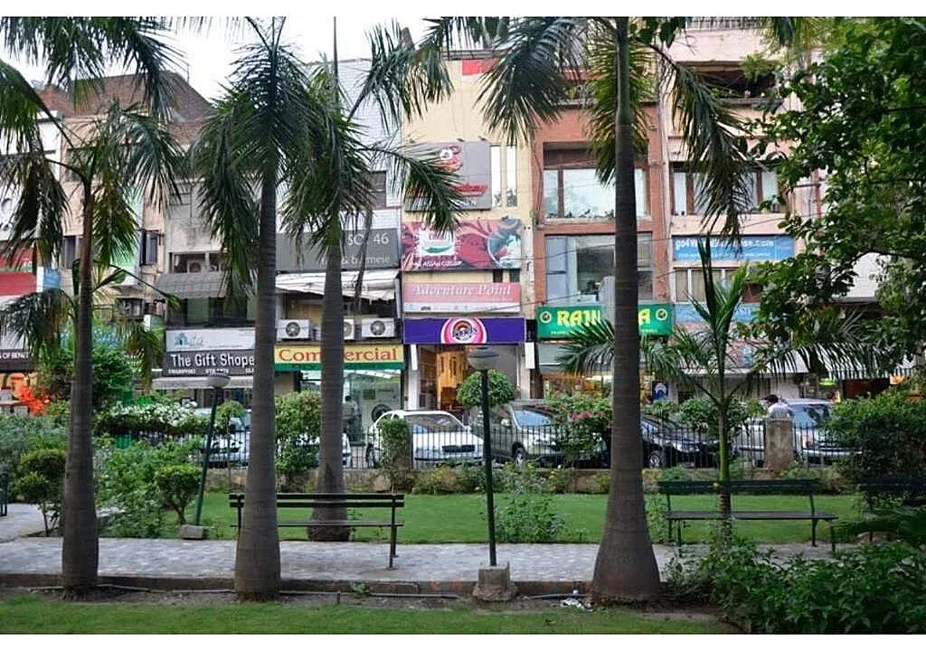 Defence Colony Nearest Metro Station – Delhi Metro Guide