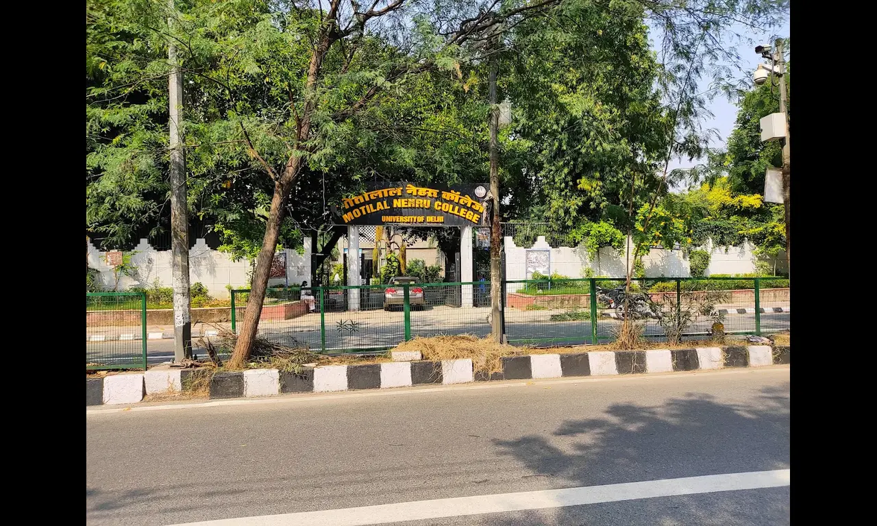 Motilal Nehru College Nearest Metro Station