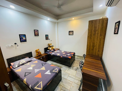 SAFE STAYZ Girls PG & Hostel - Best Girl's PG in Ashok Vihar