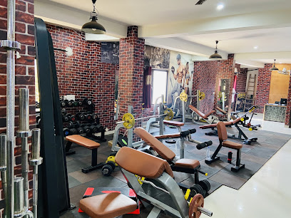 THE KING FITNSS UNISEX GYM