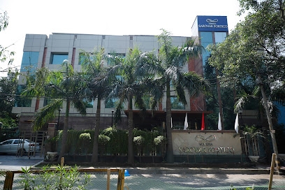 Venizia Sarovar Portico, Model Town